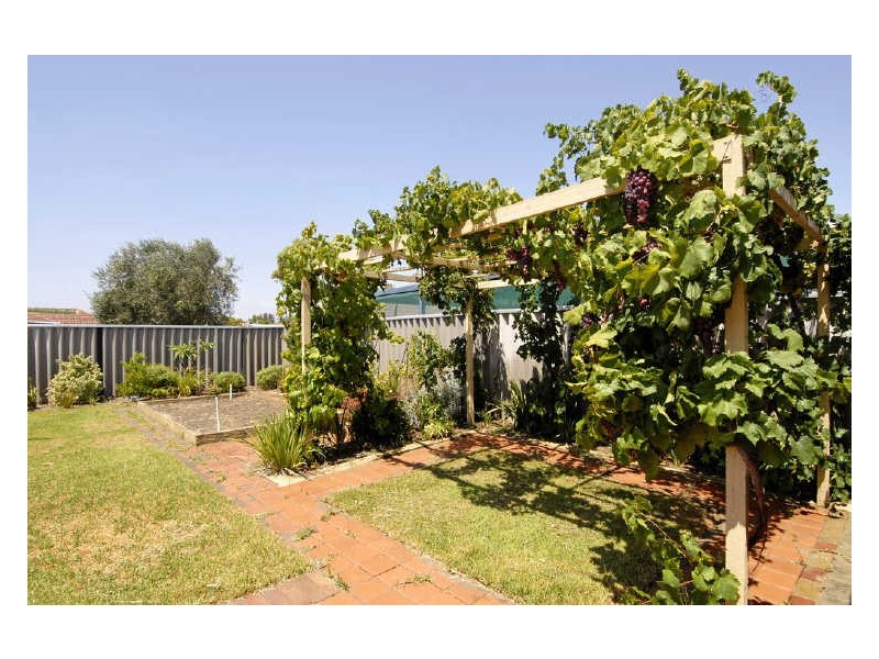 15 Torrens Drive, Waikiki WA 6169