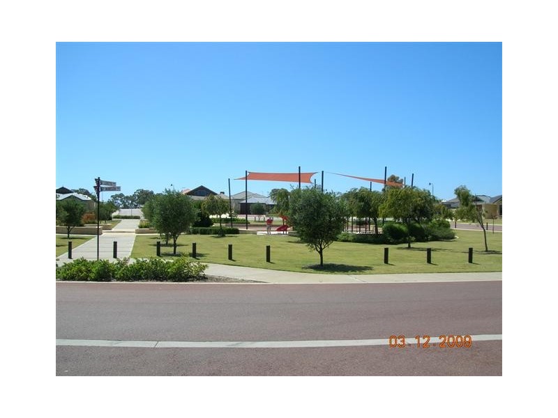 11 Loretta Parkway, Lakelands WA 6210