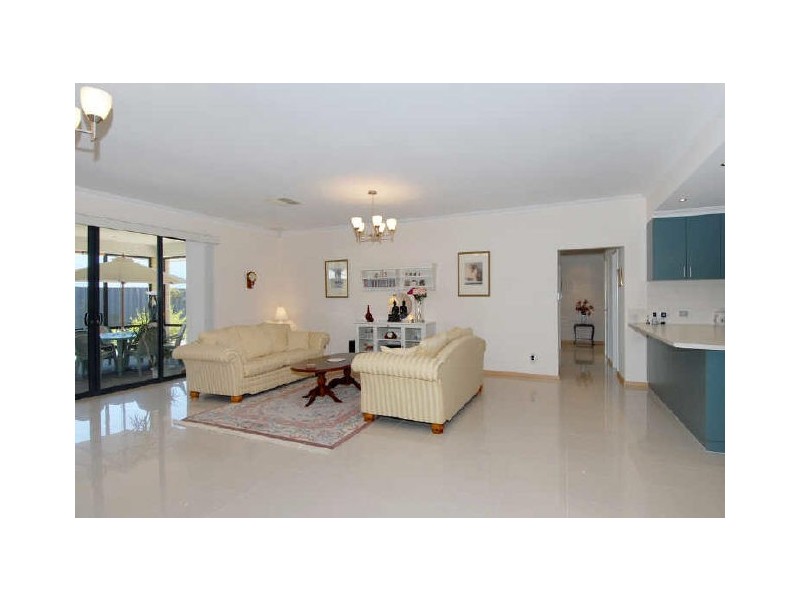 15 Corymbia Gardens, Baldivis WA 6171