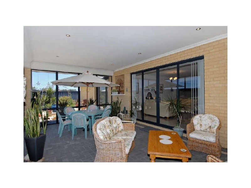 15 Corymbia Gardens, Baldivis WA 6171