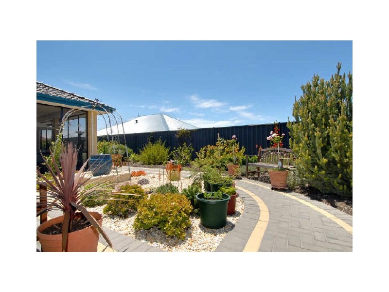 15 Corymbia Gardens, Baldivis WA 6171