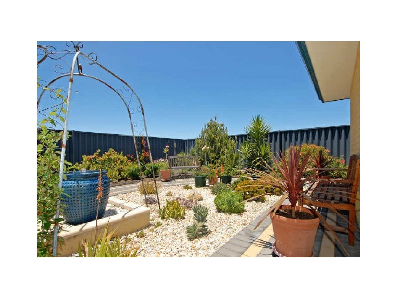 15 Corymbia Gardens, Baldivis WA 6171