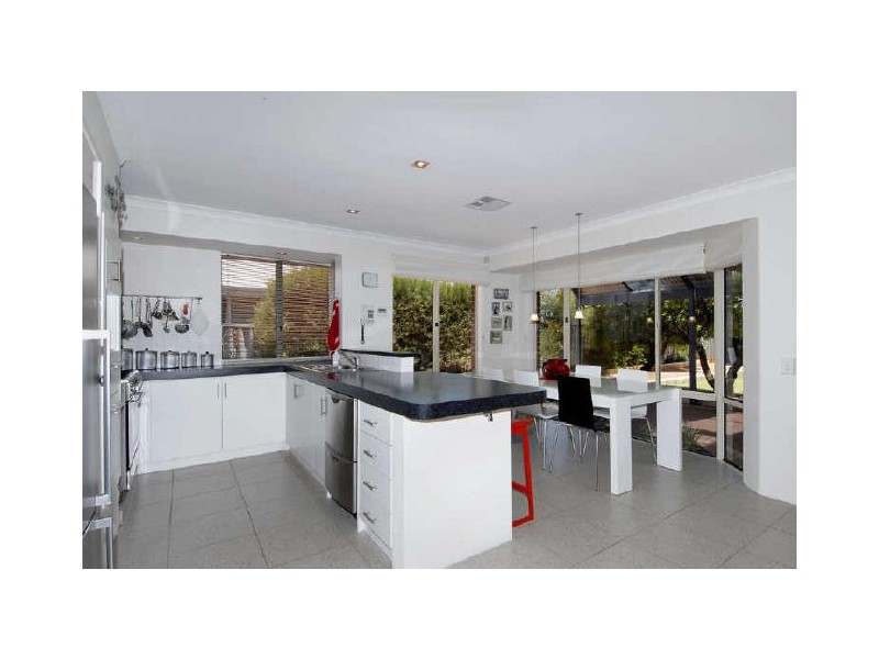 21 Noreena Avenue, Golden Bay WA 6174