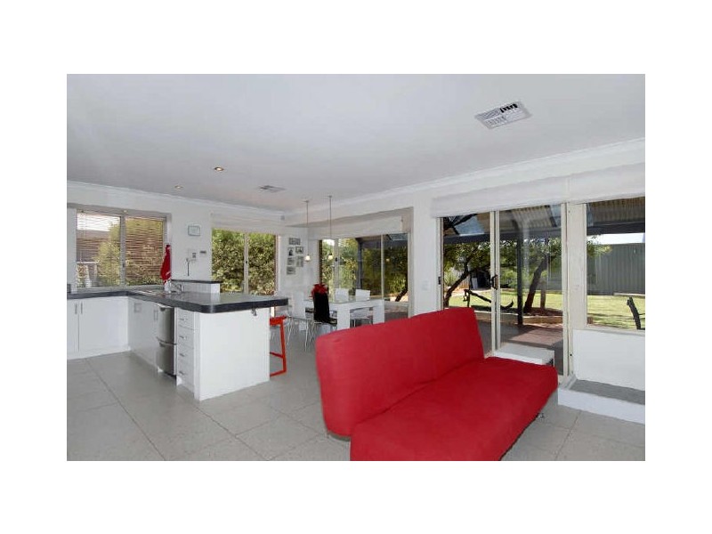 21 Noreena Avenue, Golden Bay WA 6174