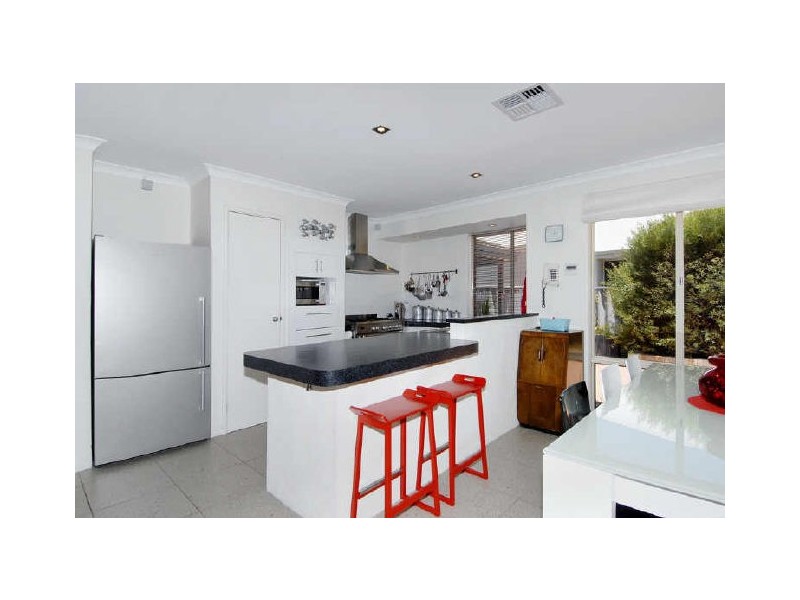 21 Noreena Avenue, Golden Bay WA 6174