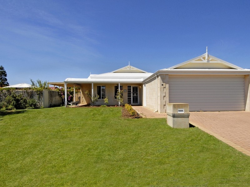 13 St Ettiene Gardens, Port Kennedy WA 6172