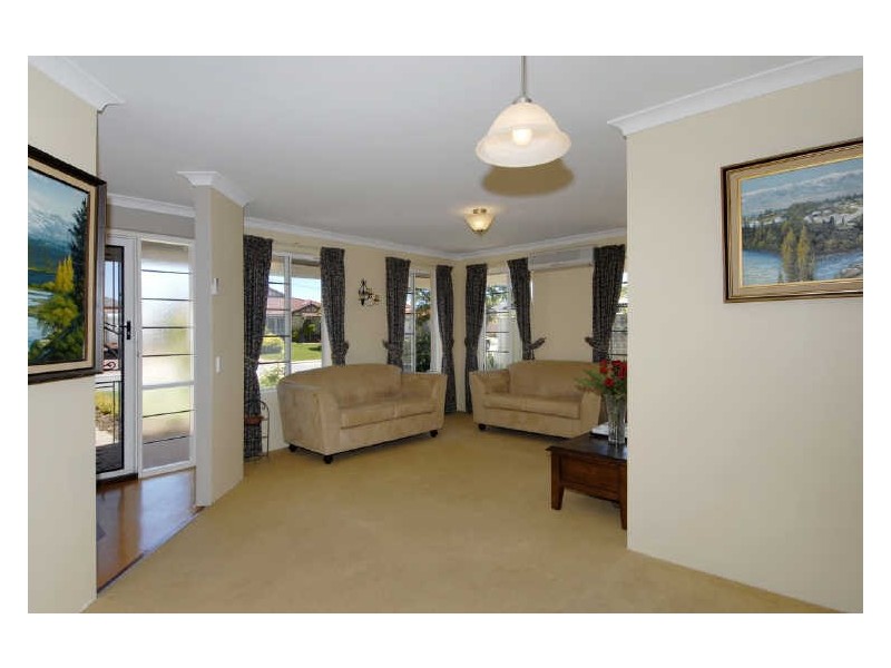 13 St Ettiene Gardens, Port Kennedy WA 6172