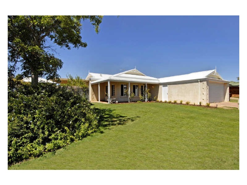 13 St Ettiene Gardens, Port Kennedy WA 6172