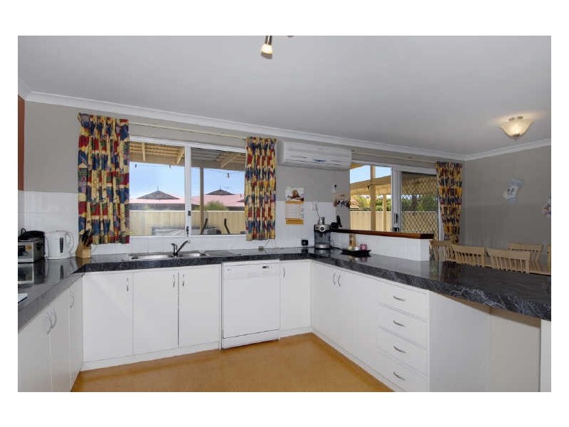 13 St Ettiene Gardens, Port Kennedy WA 6172