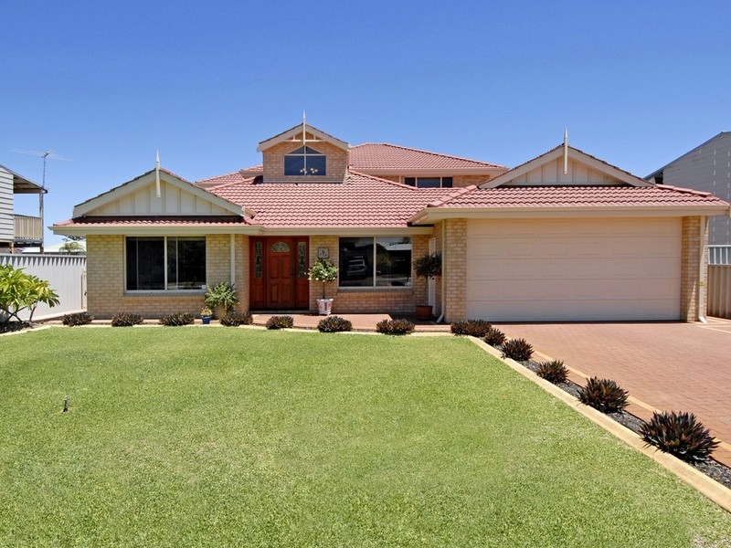 17 Erlistoun Street, Golden Bay WA 6174
