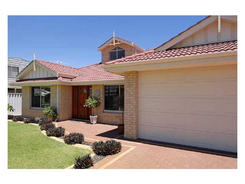 17 Erlistoun Street, Golden Bay WA 6174