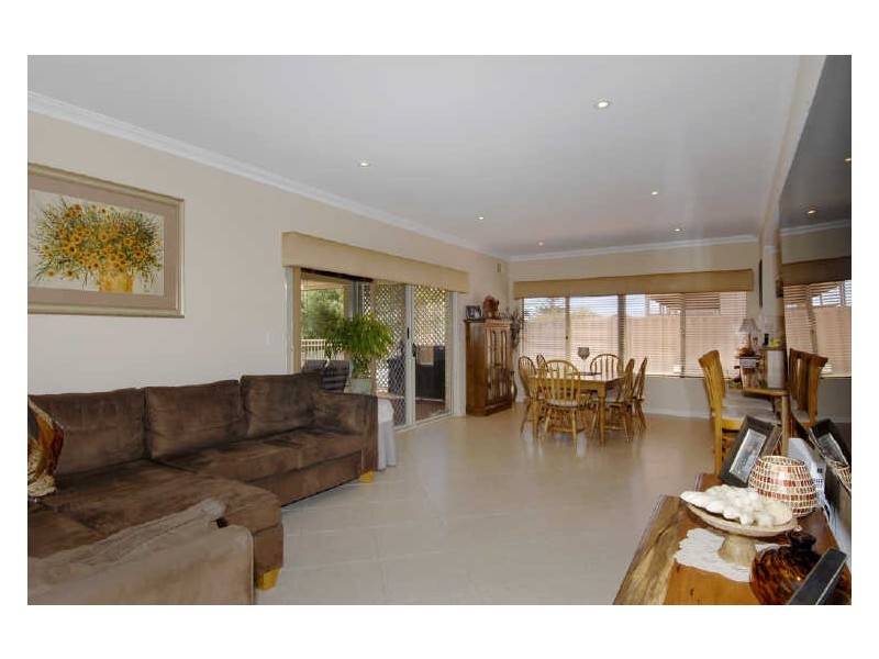 17 Erlistoun Street, Golden Bay WA 6174