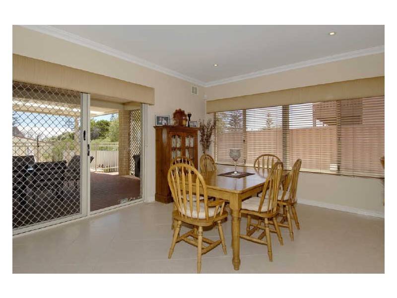 17 Erlistoun Street, Golden Bay WA 6174