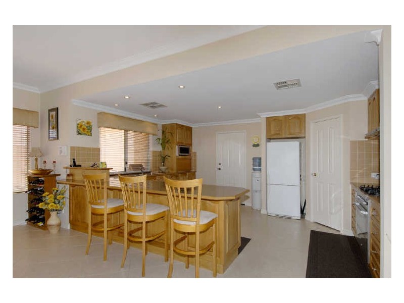 17 Erlistoun Street, Golden Bay WA 6174