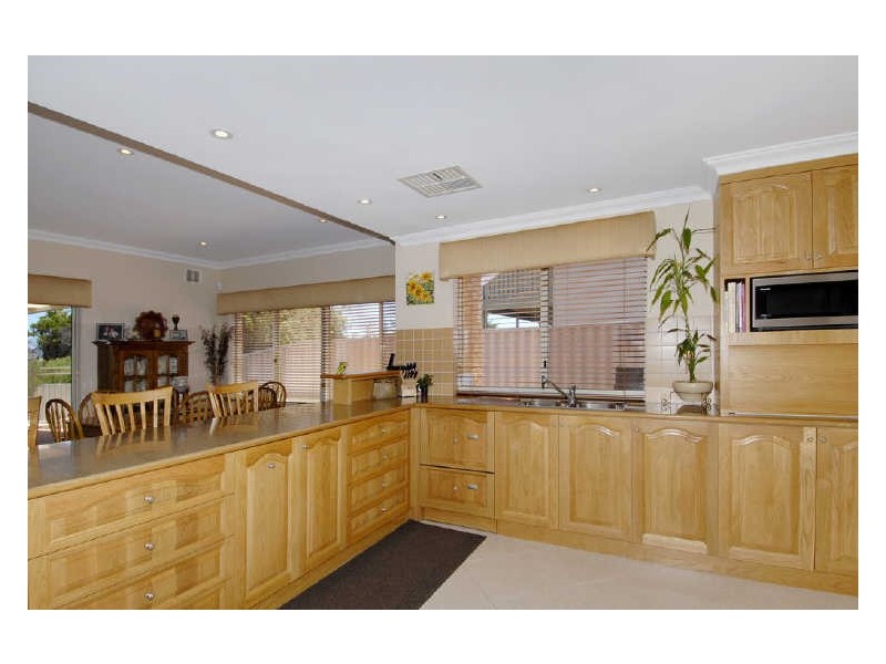 17 Erlistoun Street, Golden Bay WA 6174