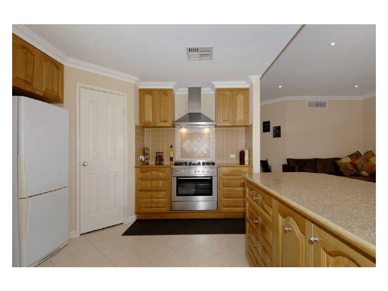 17 Erlistoun Street, Golden Bay WA 6174