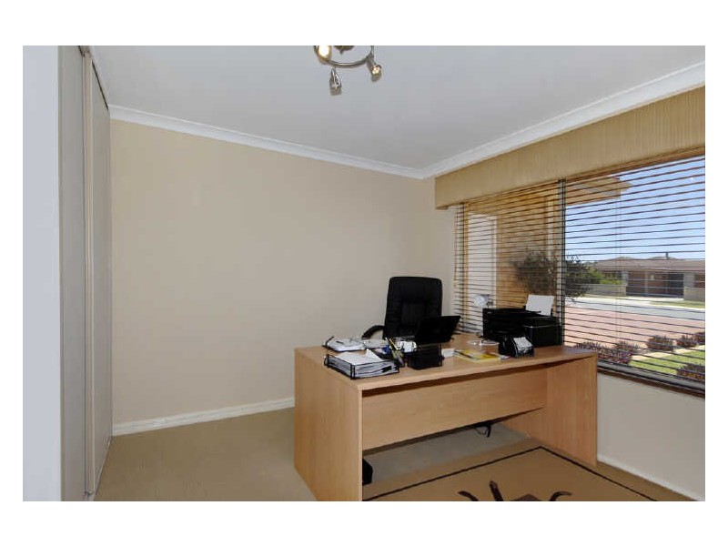 17 Erlistoun Street, Golden Bay WA 6174