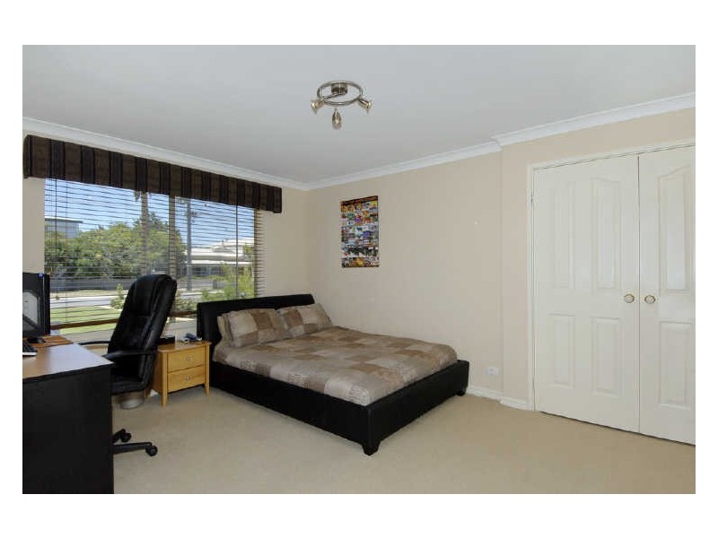 17 Erlistoun Street, Golden Bay WA 6174