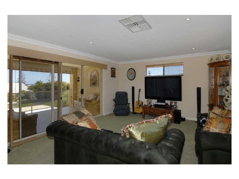 17 Erlistoun Street, Golden Bay WA 6174