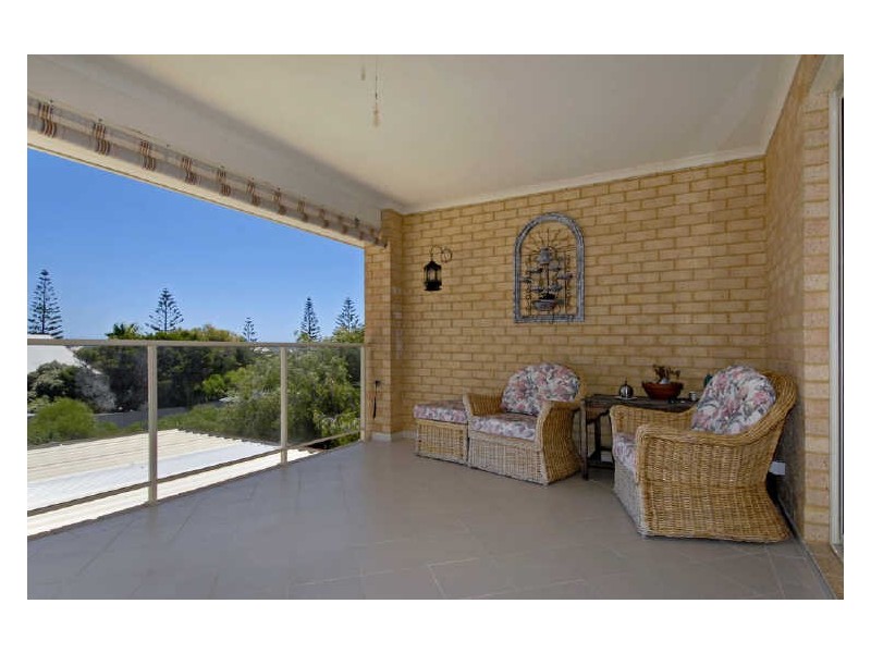 17 Erlistoun Street, Golden Bay WA 6174