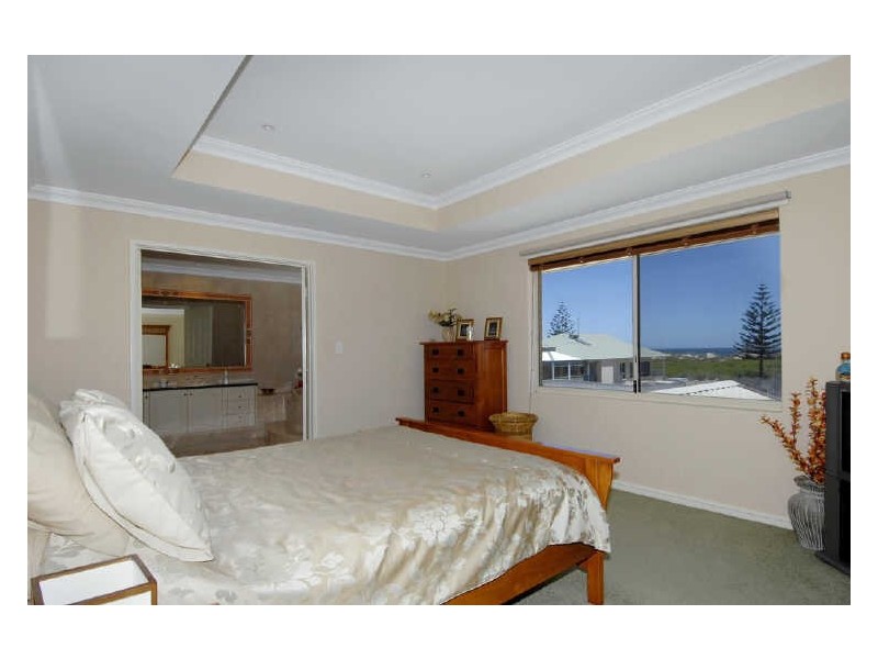 17 Erlistoun Street, Golden Bay WA 6174