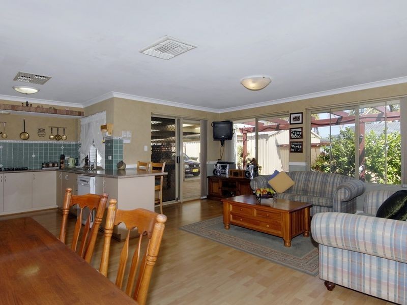 2 Rotohine Place, Cooloongup WA 6168