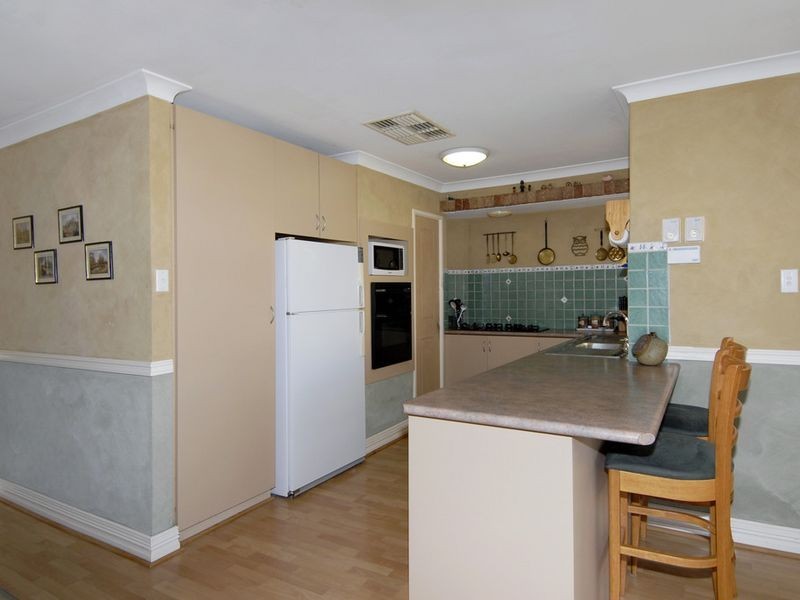 2 Rotohine Place, Cooloongup WA 6168