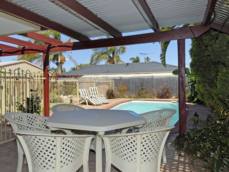 2 Rotohine Place, Cooloongup WA 6168