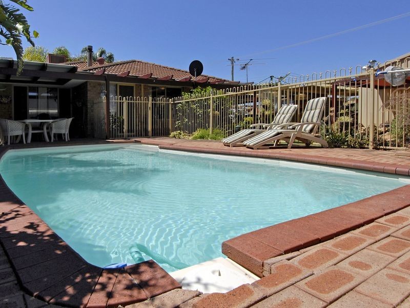 2 Rotohine Place, Cooloongup WA 6168