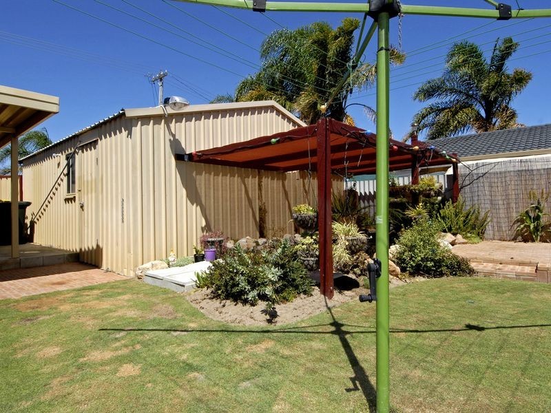 2 Rotohine Place, Cooloongup WA 6168