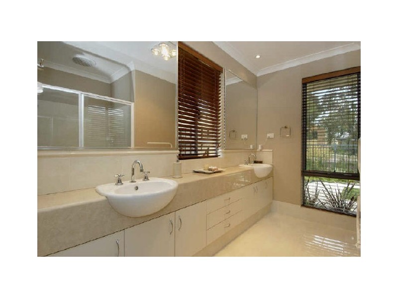 6 Abbott Brace, Baldivis WA 6171