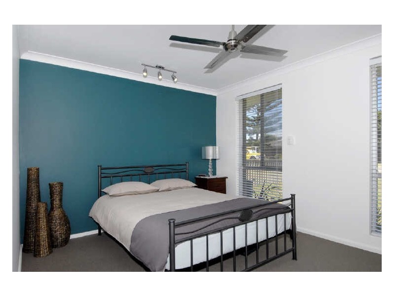 16 Joseph Road, Safety Bay WA 6169