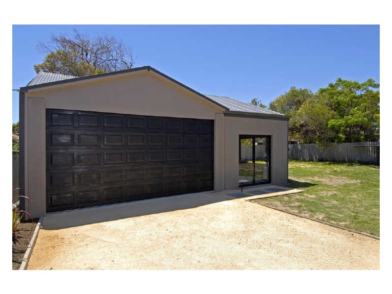 16 Joseph Road, Safety Bay WA 6169