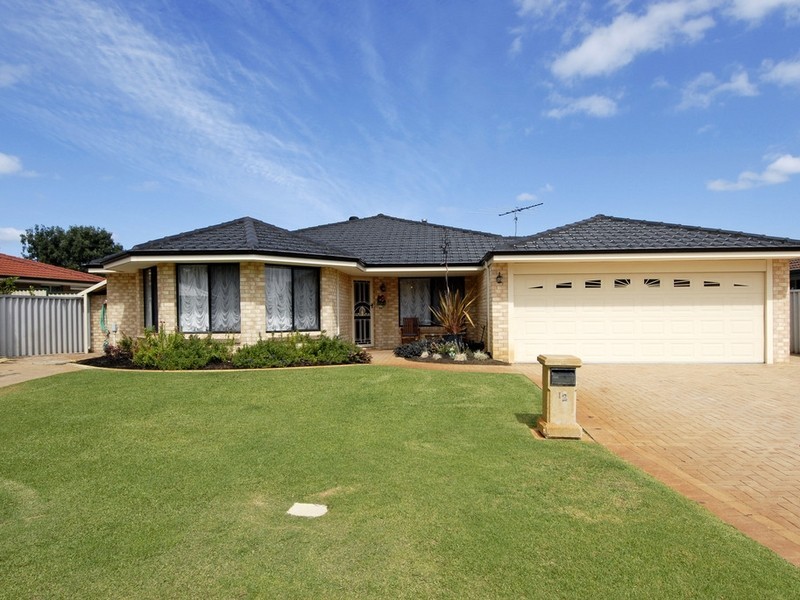 12 Rothesay Court, Cooloongup WA 6168