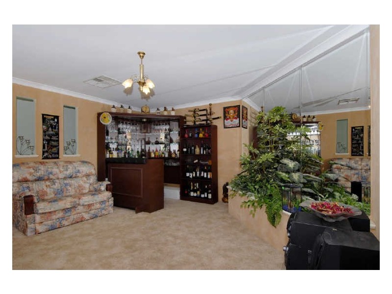 12 Rothesay Court, Cooloongup WA 6168