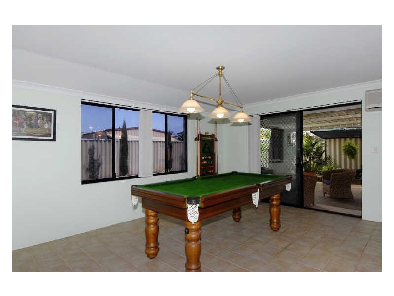 12 Rothesay Court, Cooloongup WA 6168