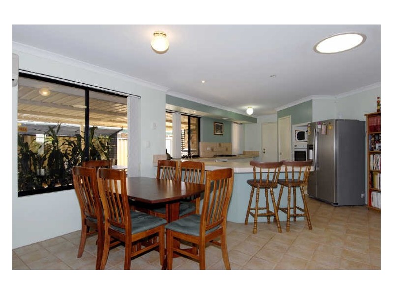 12 Rothesay Court, Cooloongup WA 6168