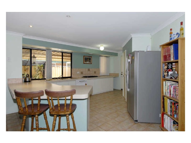 12 Rothesay Court, Cooloongup WA 6168