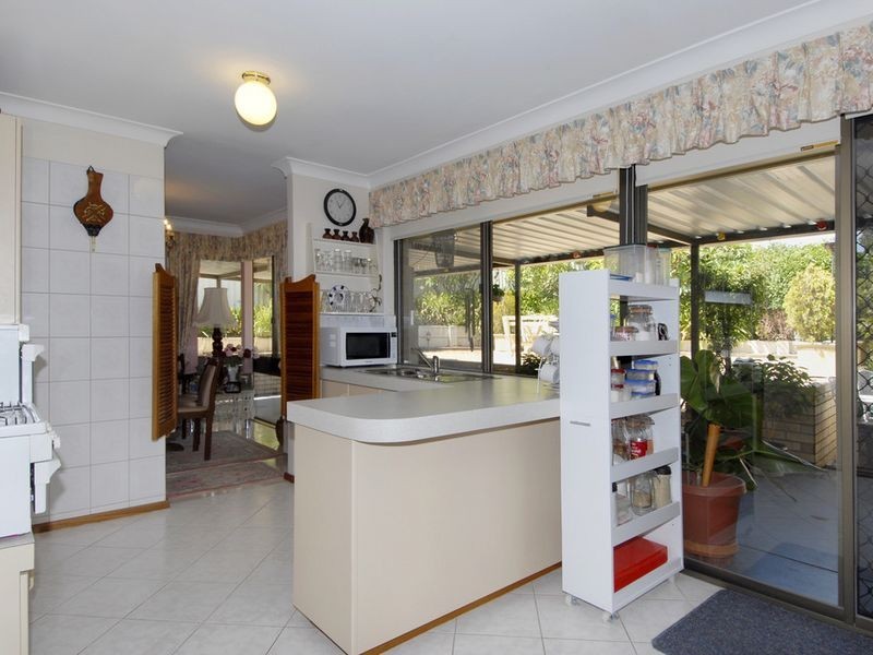 42 Chisham Avenue, Parmelia WA 6167