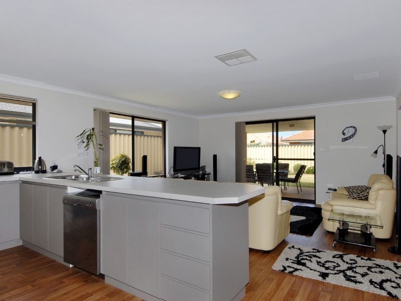 10 Carramup Circle, Port Kennedy WA 6172