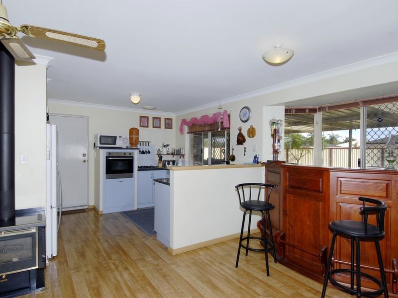 36 Roundhill Drive, Port Kennedy WA 6172