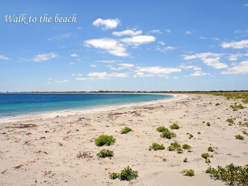 36 Roundhill Drive, Port Kennedy WA 6172