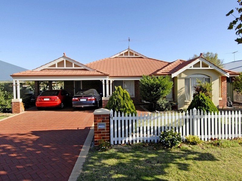 4 San Sebastian Boulevarde, Port Kennedy WA 6172