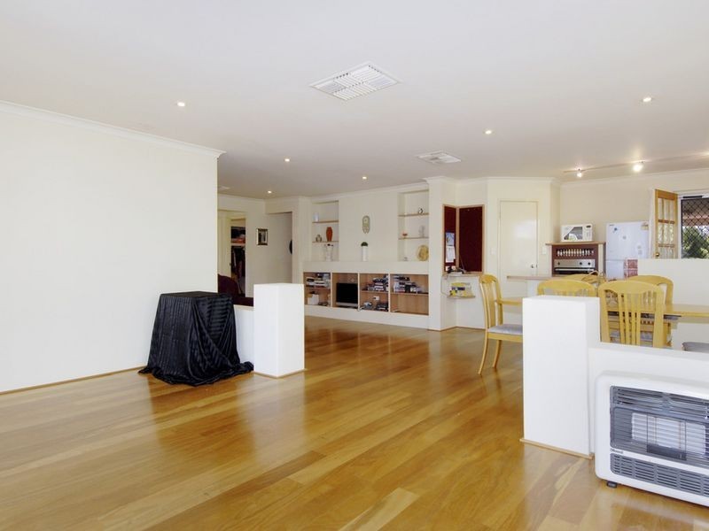 4 San Sebastian Boulevarde, Port Kennedy WA 6172