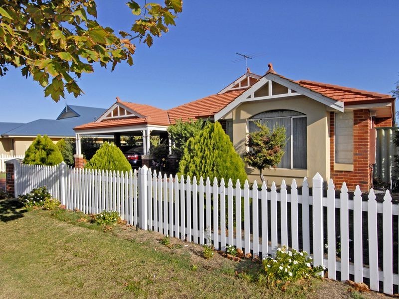 4 San Sebastian Boulevarde, Port Kennedy WA 6172