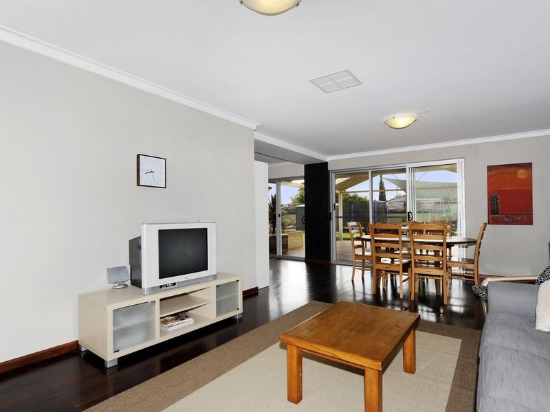 56 Rae Road, Safety Bay WA 6169