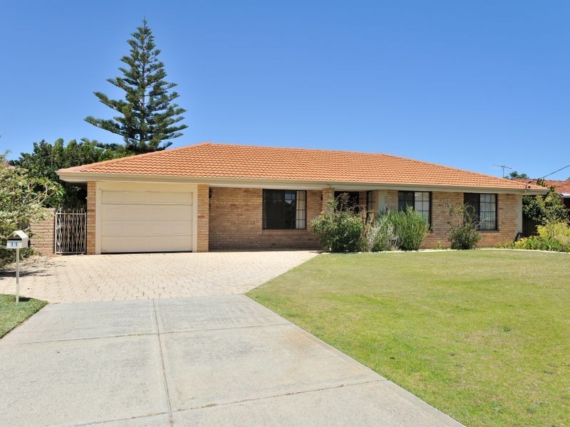 11 Bermuda Road, Safety Bay WA 6169