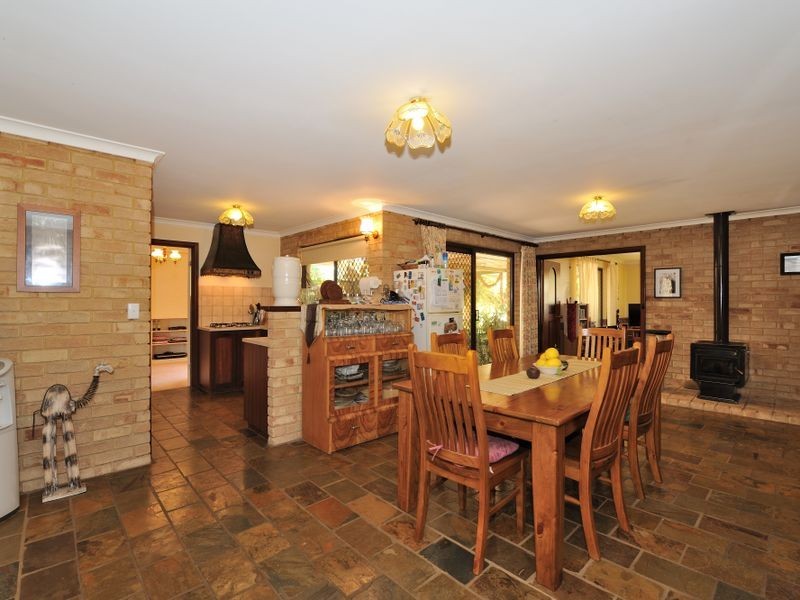 11 Bermuda Road, Safety Bay WA 6169