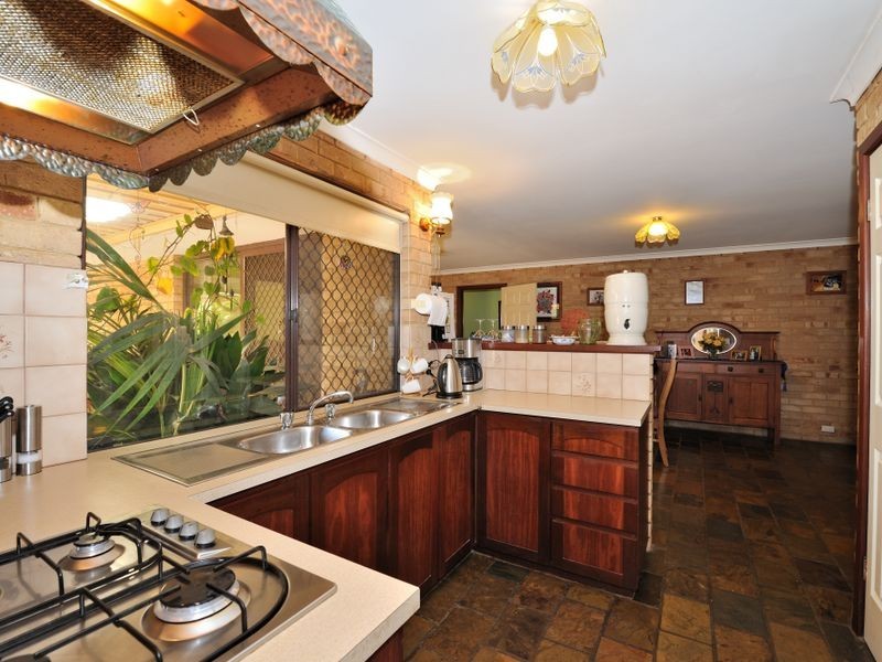 11 Bermuda Road, Safety Bay WA 6169