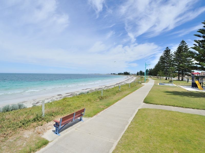 11 Bermuda Road, Safety Bay WA 6169